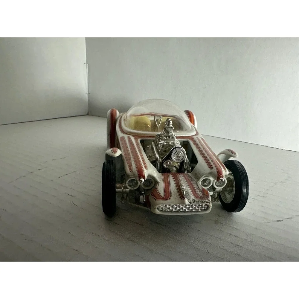 Mattel Beatnik Bandit Diecast Car White Red 2001 Toy Vehicle